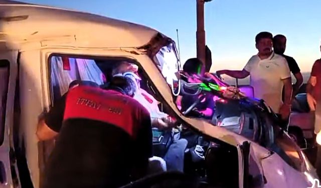 Şanlıurfa ’de Trafik Kazası: 2 Kişi Ağır Yaralandı