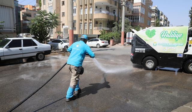 Haliliye’de Temizlik Seferberliği Sürüyor: 83 Araçlık Filo Günün İlk Işıklarıyla Sahada