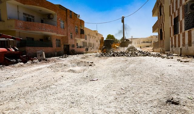 Harran İlçe Merkezinde Kilitli Parke Taşı Çalışmaları Sürüyor