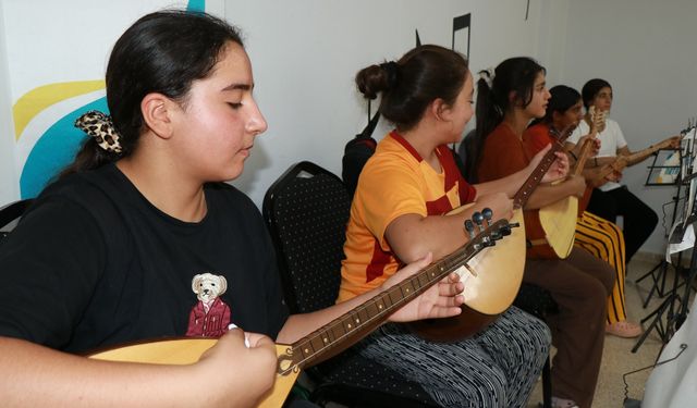 Haliliye Belediyesi’nden Kısas’a Sanat Eli: Çocuklar Bağlamayla Tanışıyor