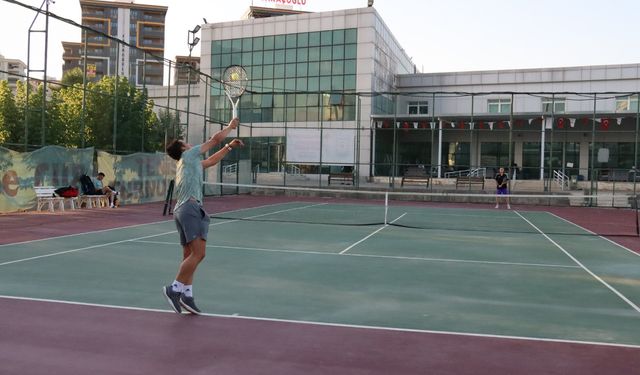 15 Temmuz Demokrasi Ve Zafer Bayramı Tenis Turnuvası Başladı
