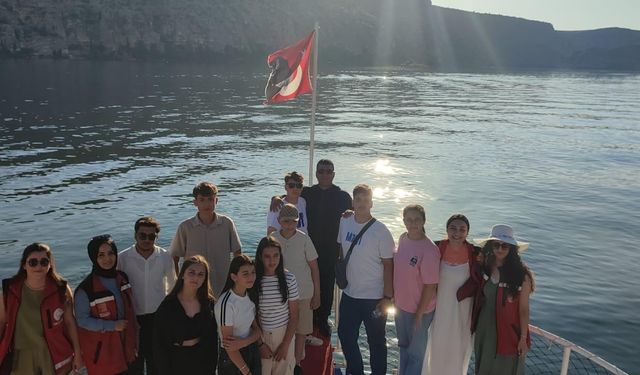 Depremzede Çocuklara Halfeti’de Moral Günü: Tekne Turu ve Sıra Gecesiyle Unutulmaz Bir Etkinlik