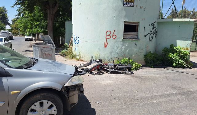Birecik’te Otomobil ile Motosiklet Çarpıştı: 1 Yaralı, 1 Kişi Kaçtı