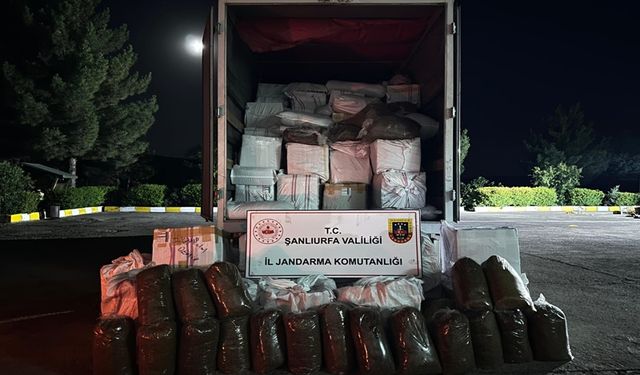 Şanlıurfa’da Tonlarca Kaçak Tütün ve Binlerce Makaron Ele Geçirildi