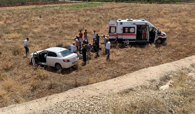 Bozova’da İki Otomobil Çarpıştı, 3 Yaralı