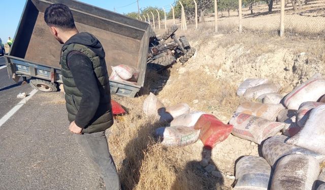 Birecik’te Fıstık Yüklü Traktör Şarampole Devrildi: Sürücü Yaralandı