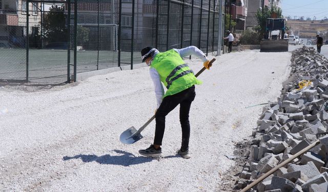 Haliliye'de Parke Taşı Çalışmalarıyla Yollar Yenileniyor