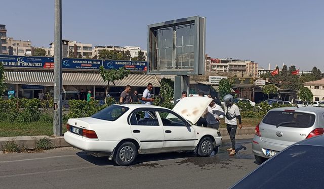 Haliliye’de Seyir Halindeki Otomobil Alev Aldı