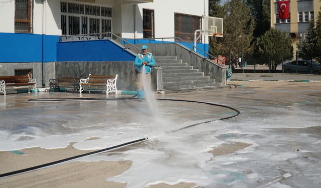 Haliliye Belediyesi'nden Okullarda Eğitim Öncesi Temizlik Seferberliği