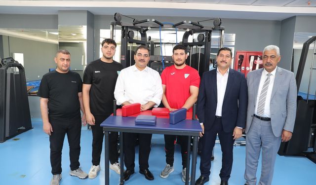 Başkan Canpolat'tan Dünya Şampiyonu Ocakoğlu'na Moral Ziyareti