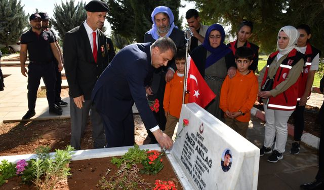 Şanlıurfa’da Cumhuriyet Bayramı Çelenk Sunma Töreniyle Başladı