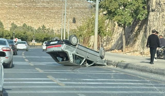 Eyyübiye’de Kontrolden Çıkan Araç Ters Dönerek Takla Attı