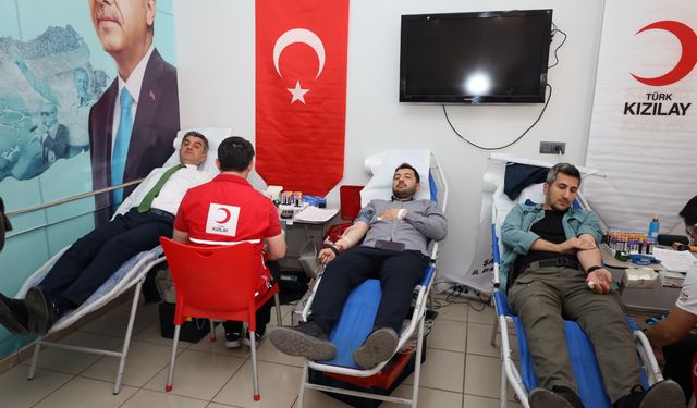 AK Parti Şanlıurfa’da 'Kan Ver, Can Ver' Kampanyasına Yoğun İlgi