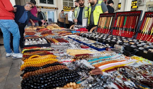 Şanlıurfa'nın Nostalji Cenneti: Ay Pazarı'nda Tarihi Eşyalarla Tanışın