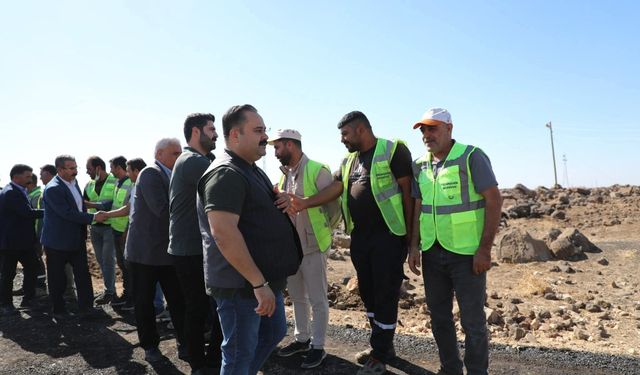 Viranşehir'de kırsalında asfalt çalışmaları devam ediyor