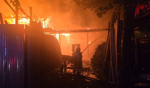Haliliye’de İş Yerini Küle Çeviren Yangın