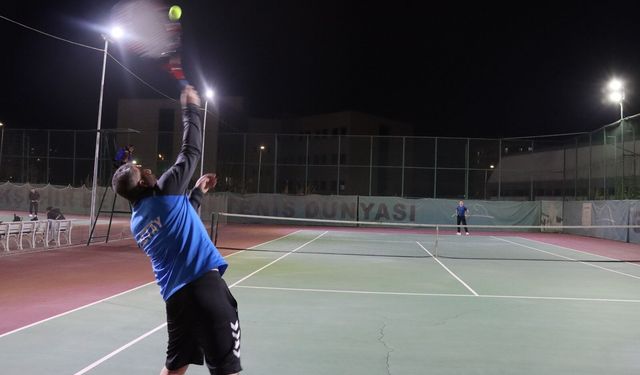 Şanlıurfa’da Öğretmenler Kortta Buluştu