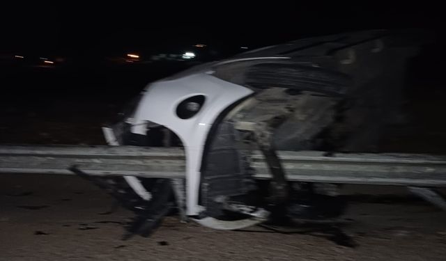 Şanlıurfa-Gaziantep Karayolunda Feci Kaza: Hafif Ticari Araç Takla Attı, 2 Yaralı