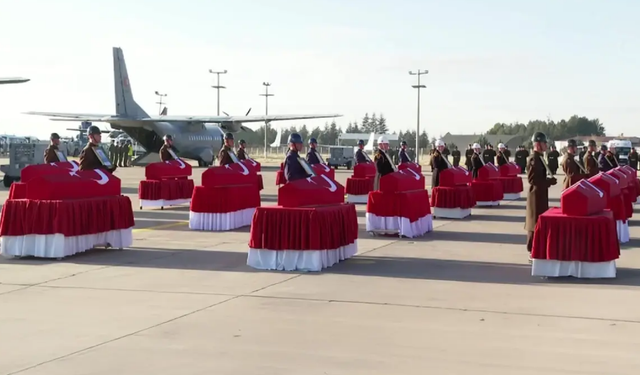 Gürcistan-Azerbaycan Sınırında Düşen Uçakta Şehit Olan 20 Asker İçin Tören Düzenlendi