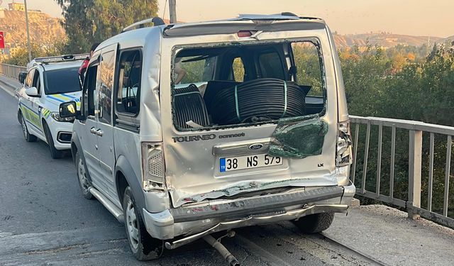 Birecik Köprüsü’nde Zincirleme Kaza: 4 Yaralı