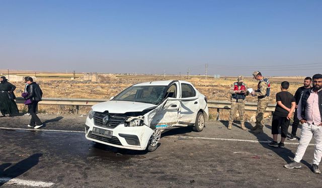 Viranşehir'de iki araç çarpıştı, 5 yaralı