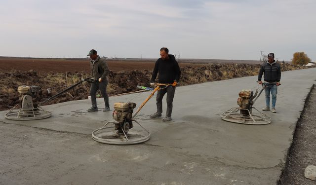 Büyükşehir, Siverek’te Beton Yol Atağını Sürdürüyor