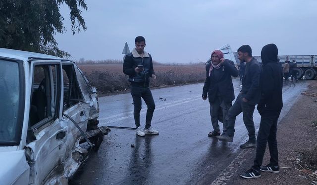Harran’da Yağış Nedeniyle Kaza: Otomobil ve Tır Çarpıştı