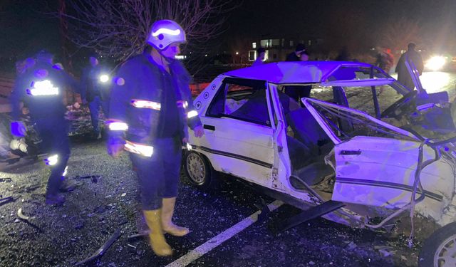 Akçakale'de İki Araç Çarpıştı, 3 Yaralı