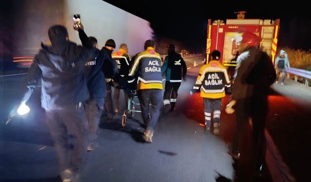 Şanlıurfa'da minibüs tırı arkadan çarptı, 9 yaralı