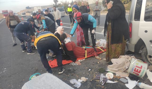 Şanlıurfa’da İki Araç Çarpıştı, 11 Yaralı