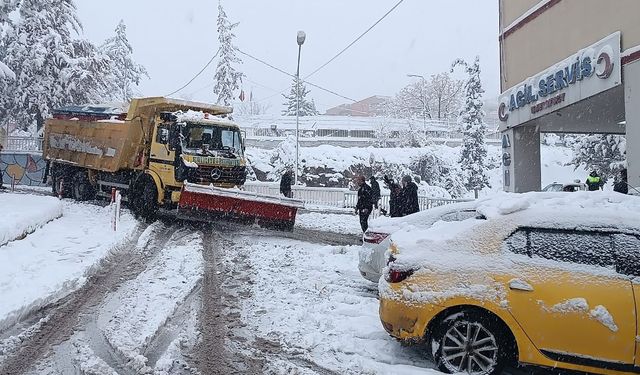 Haliliye’de Kar Nöbeti: Ekipler Sahadan Ayrılmıyor