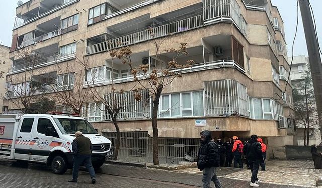 Haliliye'de Kolonlardan Çatırdama Sesi Gelen Bina Boşaltıldı