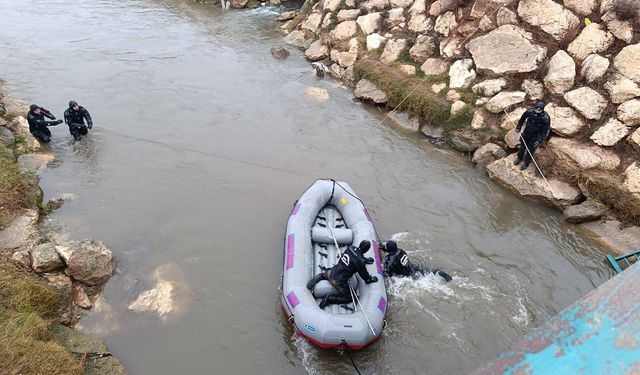 Şanlıurfa’da Otomobil Sulama Kanalına Düştü: 136 Personel Arıyor