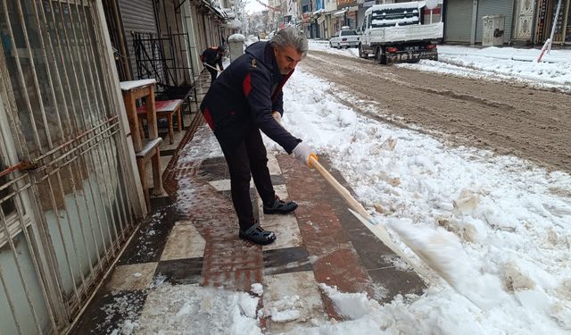 Viranşehir Belediyesi Karla Mücadelede Seferber Oldu