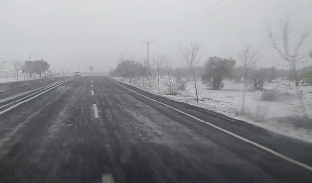 Meteoroloji Uyardı, Kar Geldi: Halfeti Beyaza Büründü