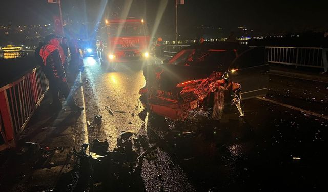 Birecik Fırat Köprüsü’nde Trafik Kazası: 2 Yaralı