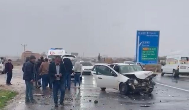 Suruç'ta iki otomobil çarpıştı, 7 yaralı