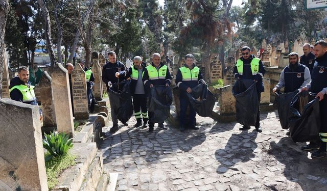 Şanlıurfa’da Mezarlıklar Bayrama Hazırlıyor