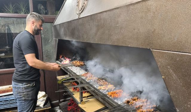 Urfa’da Ramazan Geleneği Değişmedi: Ciğerciler Dolup Taşıyor