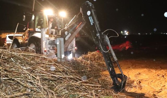 Başkan Canpolat Ve Kaymakam Şahin’den Gece Sağanak Mesaisi
