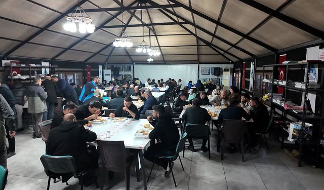 Eyyübiyeliler Aynı Sofrada Aynı Duada Buluşuyor