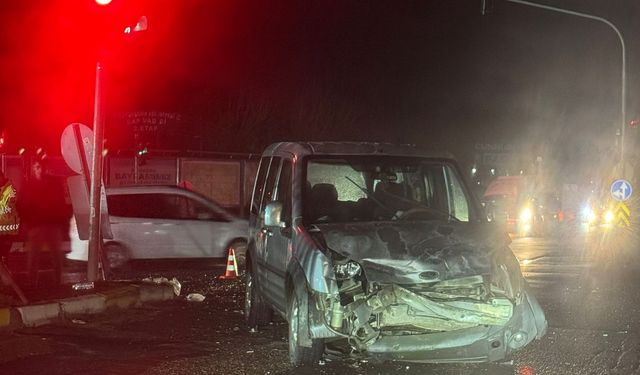 Haliliye’de Trafik Kazası: 2 Araç Çarpıştı, Yaralılar Var