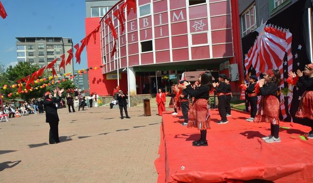 Mektebim Kolejinde 23 Nisan Coşkusu yaşandı.