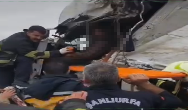 Viranşehir-Mardin Karayolunda Korkutan Kaza: Tır Sürücüsü Araçta Sıkıştı