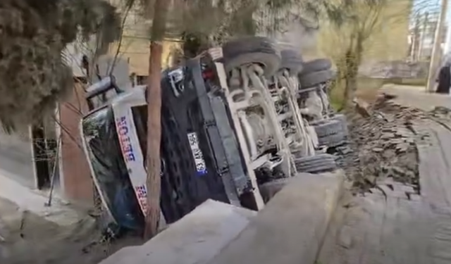 Şanlıurfa’da Korku Dolu Anlar: Tonlarca Ağırlık Duvarı Çökertti