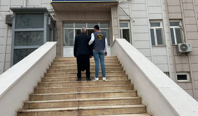 Şanlıurfa’da Jandarmadan Çifte Operasyon: Aranan Şahıslar Yakalandı