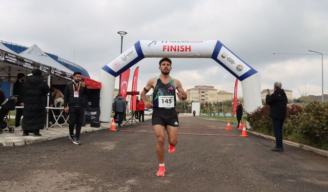 Şanlıurfa'da 500 sporcu tarihten bilime koştu