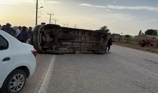 Harran’da Minibüs Kontrolden Çıktı, 2 Kişi Yaralandı