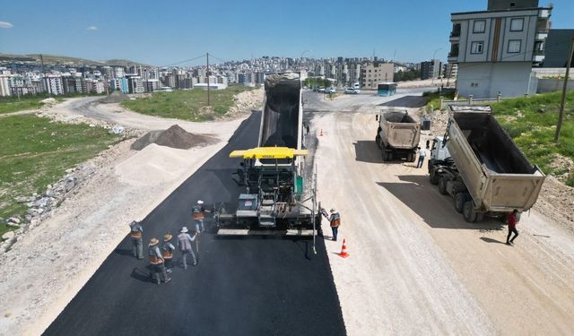 Balıkayağı ile Azerbaycan Bulvarı’nda sıcak asfaltlanıyor
