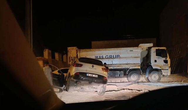 Hilvan’da Yol Çalışması Facia Gibi Sonuçlandı: Araç Çukura Girdi